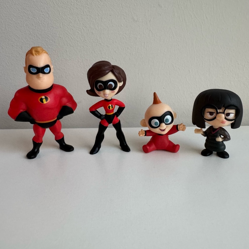 Disney 100 Incredibles Figure Set